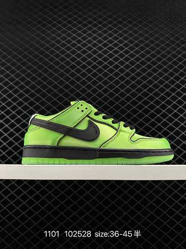 4 NIKE DUNK SB LOW Flying Little Police Officer Dunk SB come suggerisce il nome ha una classica line