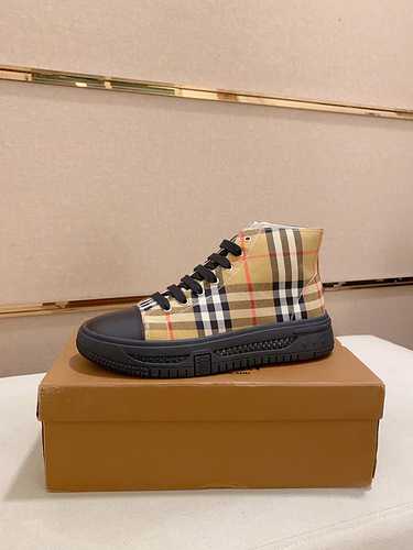 Scarpa Uomo Burberry Codice 1031B40 Taglia 3844